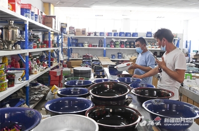 中亚商贸走廊巴克图口岸焕发新活力 日用百货贸易迎来蓬勃发展